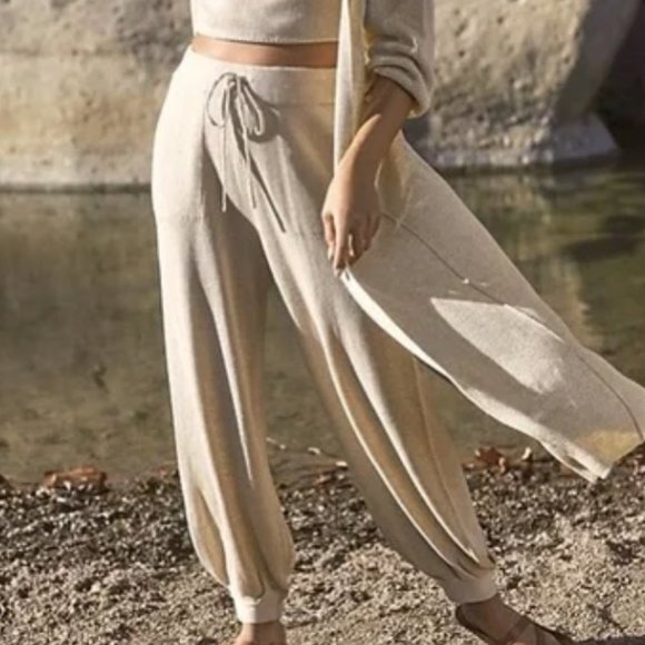 Free People Living in this Sweater Knit Joggers Size Medium - Picture 2 of 13